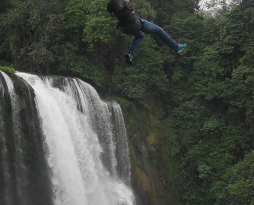 honduras_nationalpark_wasserfall_canopying