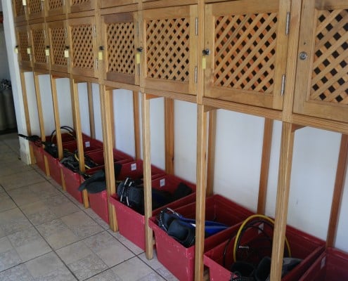 honduras_roatan_tobri_divers_equipmentraum