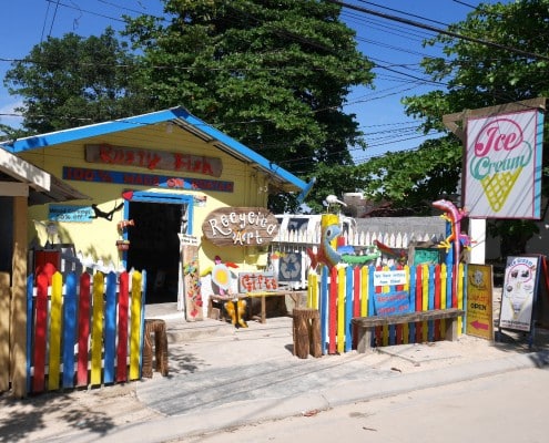 honduras_roatan_westend_souvenir_shop