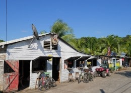 honduras_utila_skid_row_bar_restaurant