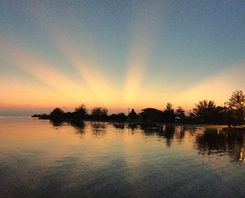 honduras_utila_strahlender_sonnenuntergang_rehab_karibik
