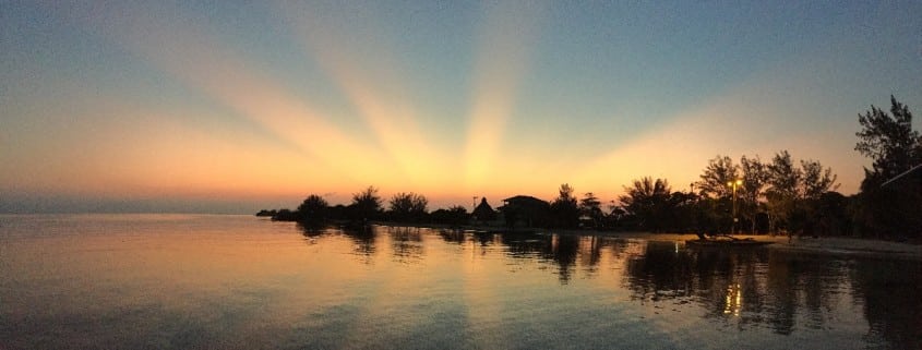 honduras_utila_strahlender_sonnenuntergang_rehab_karibik