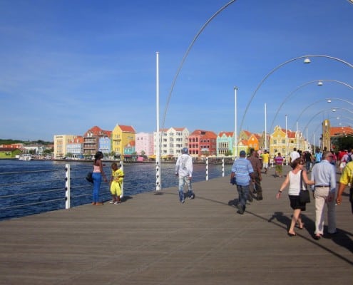 karibik_antillen_curacao_bruecke_touristen_attraktion