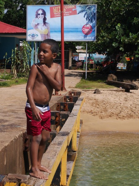 nicaragua_little_corn_local_kid_beach